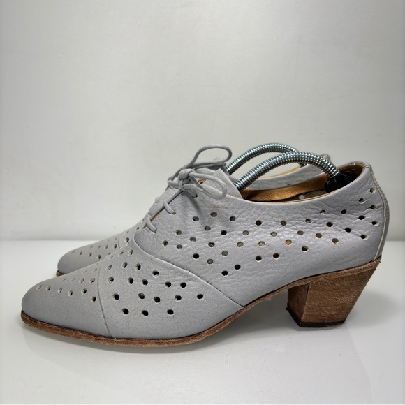 John Fluevog Audrey Ice Gray Stacked Heel Perforated Lace Up Shoes Size 8.5 - Picture 12 of 15